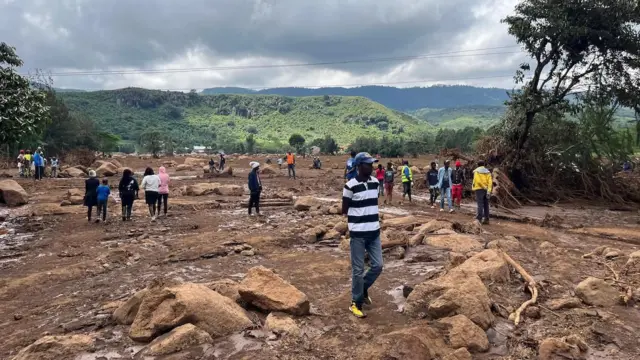 Abatuye hano bavuga ko aha hari ingo hafi 20 z'abaturage zatwawe n'amazi y'urwo rugomero