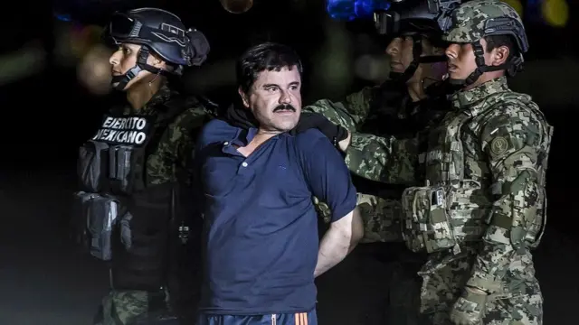 Joaquin Guzman Loera, o El Chapo, é levado para prisãocasino 7bitsegurança máxima no Méxicocasino 7bit2016