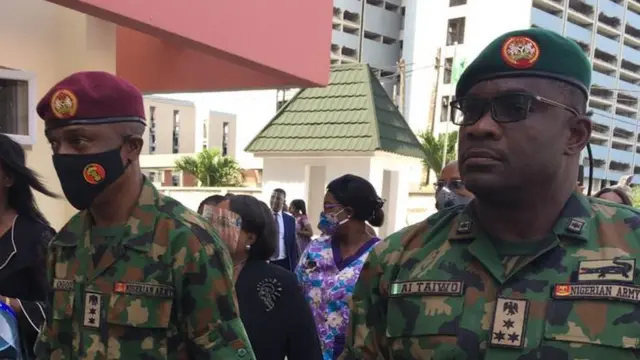Two soldiers wey show di panel inside of di hospital