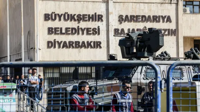 Diyarbakır Büyükşehir Belediyesi'ne kayyum olarak Etimesgut Kaymakamı Cumali Atilla atandı.