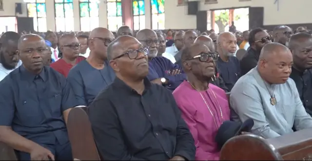 Oliliozu ya dọtara ọtụtụ ndị ọnụ na-eru n'okwu n'Anambra steeti ndị bịara kwanyere ya ugwu ikpeazụ. Ha gụnyere aka chịburu steeti ahụ bụ Peter Obi, Sịnetọ Tony Nwonye na ndị ọzọ.