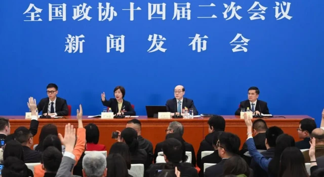 တရုတ်၊ နှစ်ပတ်လည် သတင်းစာရှင်းလင်းပွဲ