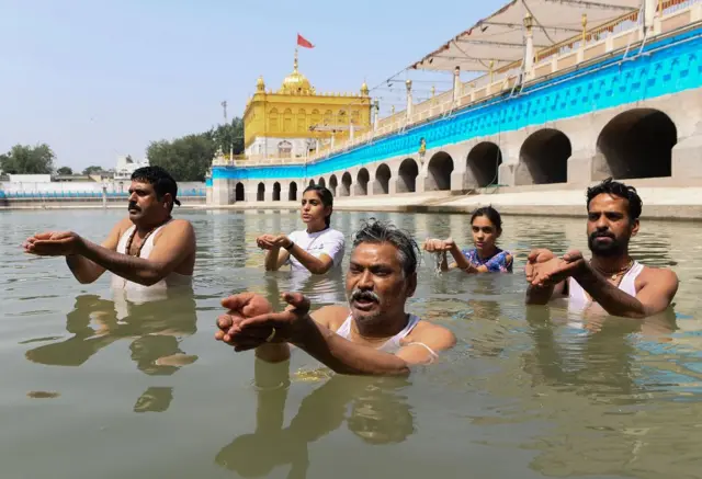 గ్రహణాల సమయంలో కొంతమంది పూజలు చేస్తారు