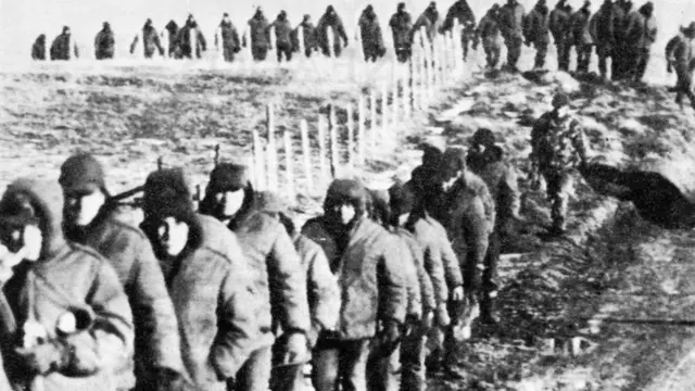 Soldados argentinos prisioneros en Malvinas/Falklands, 1982.