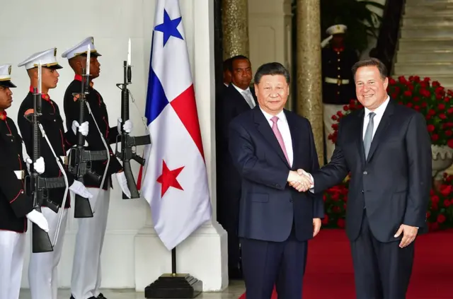 習近平對巴拿馬的短暫訪問重頭戲聚焦3日上午與巴雷拉總統的會晤,雙方見證相關部長簽署19項合作協議備忘錄及條約