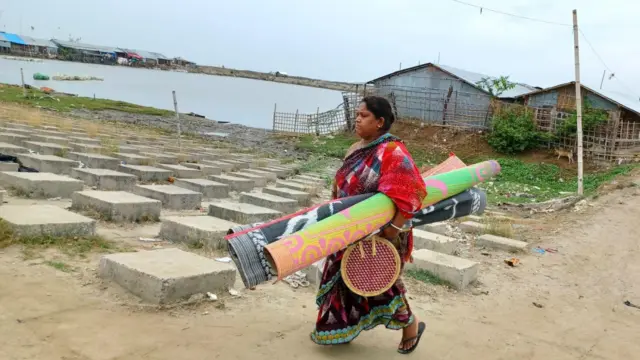 পতেঙ্গায় নিরাপদ আশ্রয়ের খোঁজে