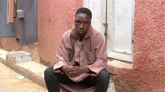 Abideen zaune a ƙafar gida