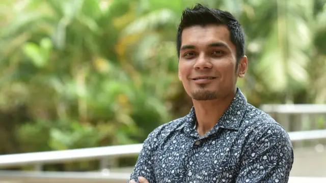 เรดซวนเคยเป็นสมาชิกพรรคอัมโนมาแล้วตั้งแต่ปี 2012 แต่ต้องล้มเลิกความตั้งใจลงเพราะถูกกีดกันจากกลุ่มคนที่มีเส้นสาย