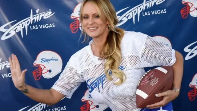 นางแดเนียลส์ ขณะจัดงานฉลองซูเปอร์โบว์ลเมื่อเดือนที่ผ่านมา