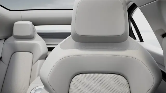 بلندگوها در صندلی و پشت سر راننده نصب شده است