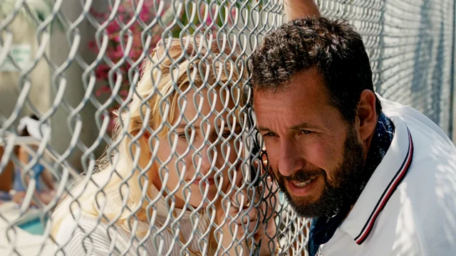 Adam Sandler em cena de Jay Kelly