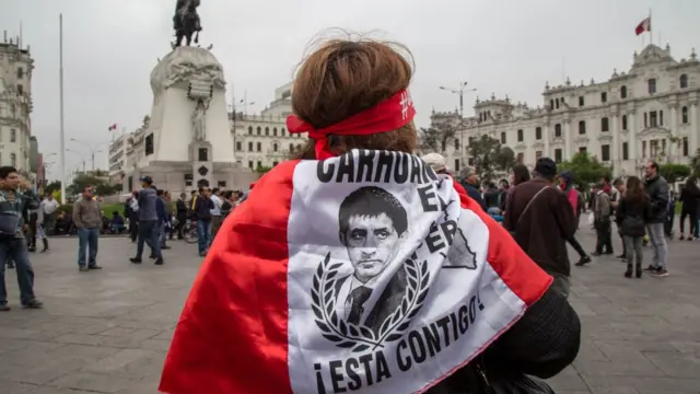 Bandera en apoyo a Martín Vizcarra
