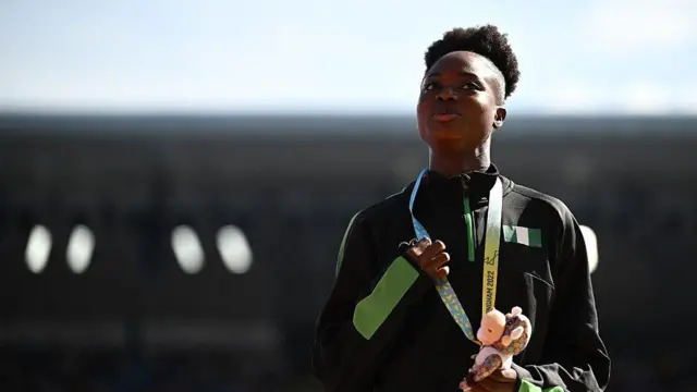 Foto of Favour Ofili wey she win silver medal at di 2022 Commonwealth Games in England.