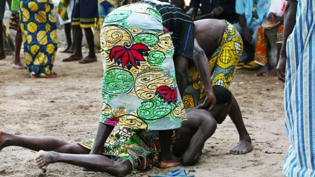 Ezinaụlọ na-alụ ọgụ n'ihi nkesa akụnaụba