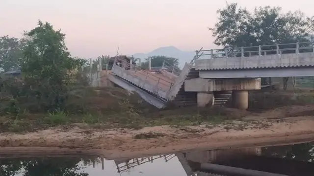 ကော့ကရိတ်မြို့ ၇ ရပ်ကွက်ထဲက တံတားတစ်စင်းလည်း မိုင်းခွဲခံရပြီး ကျိုးကျ 