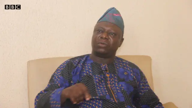 Aworan Akọwe agba Bola Adekola