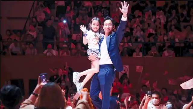 မစ္စတာပီတာနဲ့ သူ့သမီး ပီပင် 