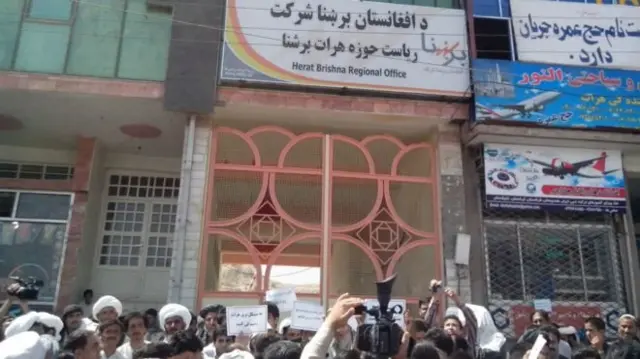 اعتراض به نوسانات برق در هرات