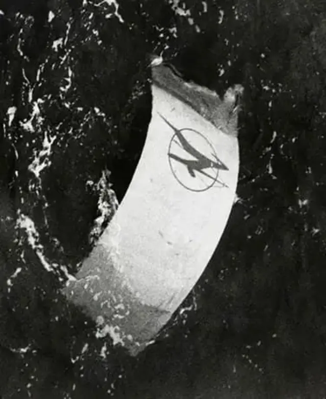 ਸਮੁੰਦਰ ਵਿੱਚ ਵਹਿੰਦਾ ਹੋਇਆ ਕਨਿਸ਼ਕ ਜਹਾਜ਼ ਦਾ ਦਰਵਾਜਾ