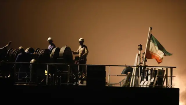 صنایع نفت و گاز ایران درگیر تحریمهای ایالات متحده است