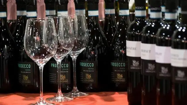 Alice bebía tanto que su hija tenía que hacerse cargo de la casa.