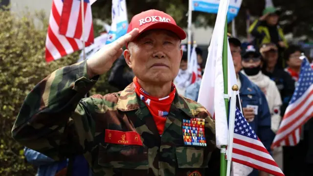 В демонстрации протеста приняли участие немногие оставшиейся ветераны Корейской войны
