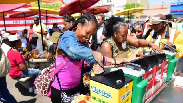 ABD'de bedava ketçap alan müşteriler