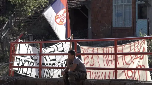 Čovek na mostu na ulasku u Topli Do