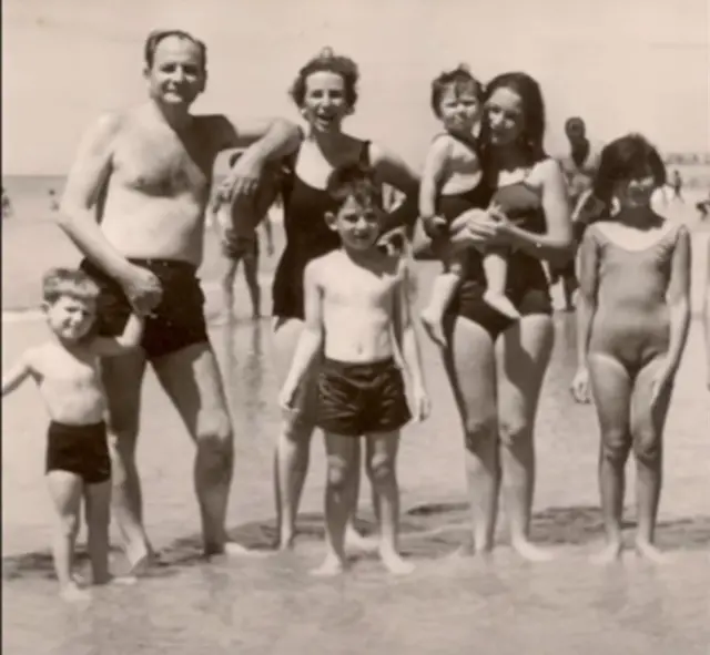 Família Gerchunoff na praia