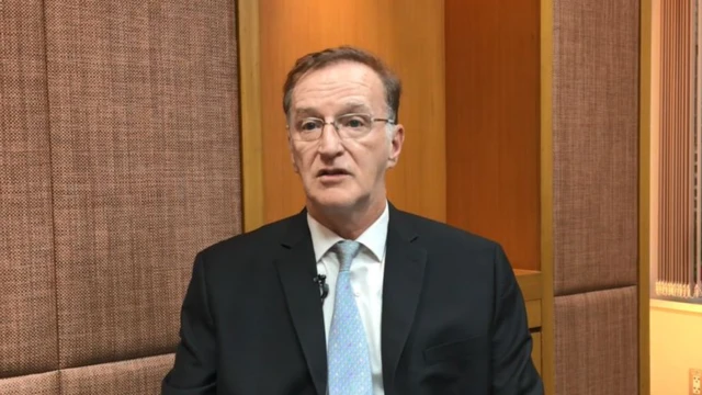 ทิมโมธี เอ็ม. แชลเรอร์ กงสุลใหญ่ แผนกกงสุล สถานเอกอัครราชทูตสหรัฐอเมริกา ประจำประเทศไทย