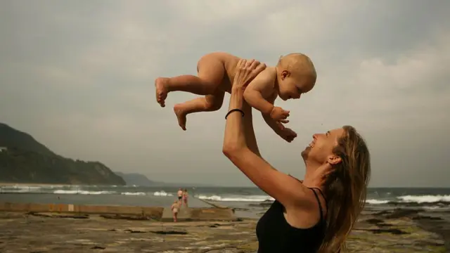 માતા અને બાળકની સાંકેતિક તસ્વીર