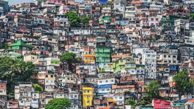 Casas coloridasesporte da sorte bancauma favela densamente ocupada