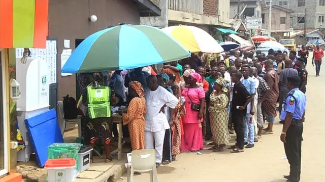 Awọn oludibo to sori ila lati dibo