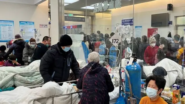 مستشفى مكتضة بمرضى كورونا في الصين