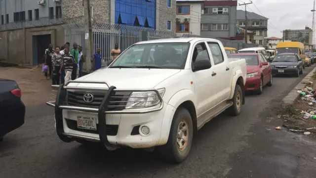 Plenti moto jam for go slow as many pipo dey put head for di same way