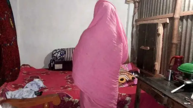 나즈마는 고향에서 지내는 자식 3명과 언니를 부양하고 있다