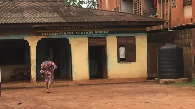 Ụlọọrụ ndị uweojii nta dị n'Emene.