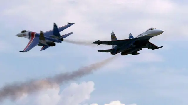 Aviones Su-27s rusos.