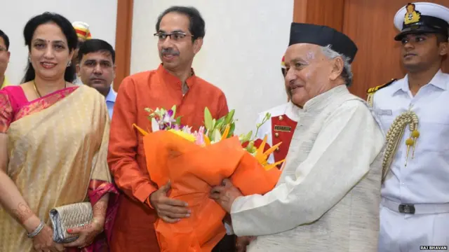 उद्धव ठाकरेंनी राज्यपालांची भेट घेतली