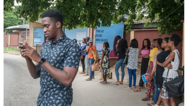 Nwoke nọ na mahadum