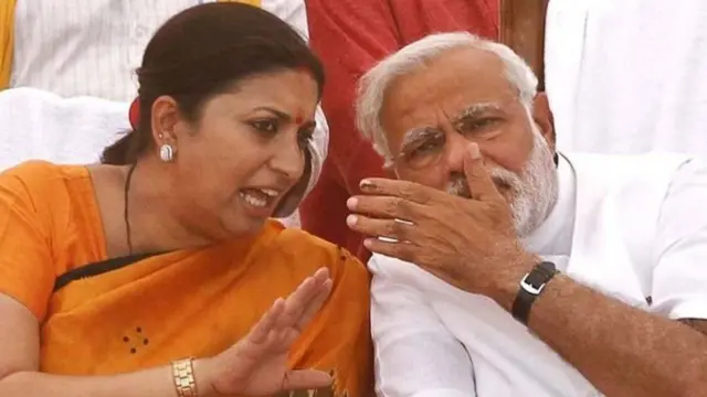 स्मृति इरानी र मोदी