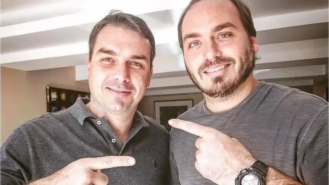 Os irmãos Flávio e Carlos Bolsonaro