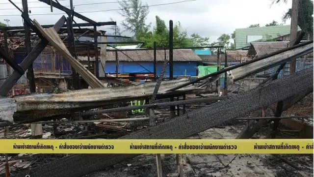 ตำรวจได้ปิดกั้นพื้นที่ตลาดบางเนียง อ.ตะกั่วป่า จ.พังงา หลังถูกลอบวางเพลิงและระเบิดขนาดเล็ก เมื่อวันที่ 12 ส.ค. 2559 โดยถือเป็น 1 ใน 7 จังหวัดภาคใต้ตอนบนที่เกิดเหตุการณ์ไม่สงบขึ้น ซึ่งตำรวจระบุว่าบางพื้นที่ใช้โทรศัพท์มือถือและซิมการ์ดจากประเทศเพื่อนบ้านก่อเหตุ