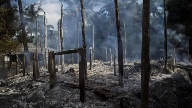 میانمار کې د روهینګا مسلمانانو ۱۳۰ کورونه سوځول شوي