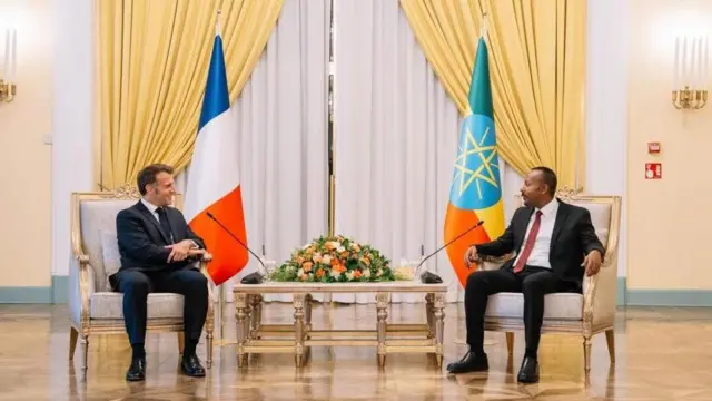 ፕረዚደንት ማክሮን፡ ብረቡዕ ምስ ቀዳማይ ምኒስተር ኣቢይ ኣሕመድን ካልኦት ሰብመዚ እታ ሃገርን ተራኺቡ ኣብ ዝተፈላለዩ ጉዳያት ከም ዝተዘራረበ ይግለጽ 