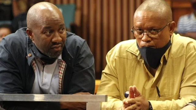 Deux hommes au tribunal