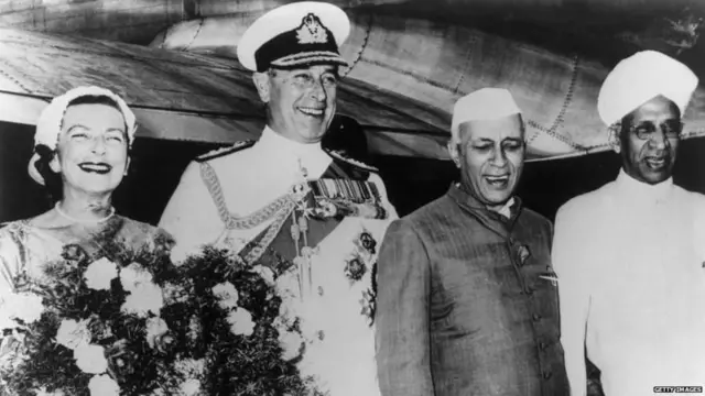 माउंटबॅटन दांपत्याबरोबर नेहरू आणि डॉ. राधाकृष्णन
