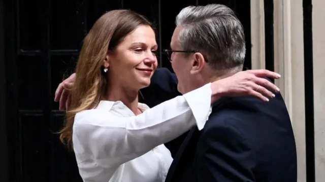 Victoria e Keir Starmer