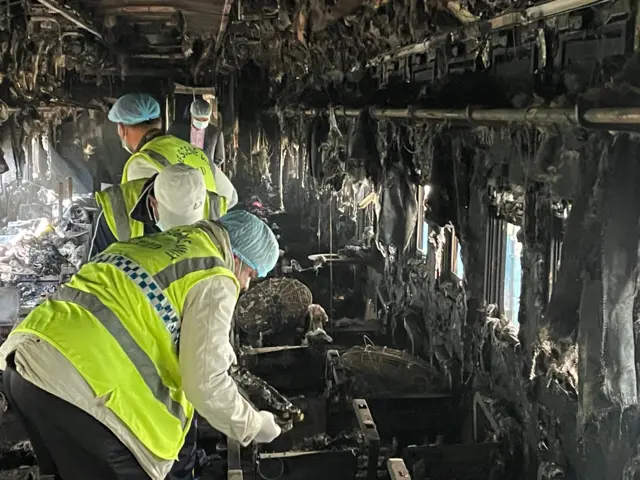 কীভাবে আগুন লেগেছে, সে বিষয়ে এখনও নিশ্চিতভাবে কিছু জানায়নি প্রশাসন