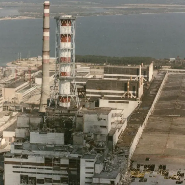 Vista da usina nuclear de Chernobyl, na Ucrânia, após o acidente de 1986